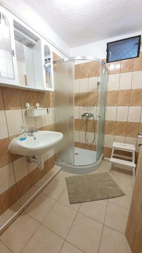 Apartamento Family Friendly Gy�l