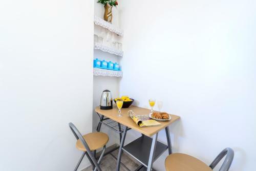 Lorelai Apartments