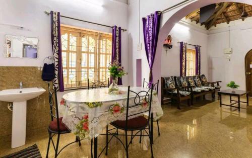 Hotel Infinity Lake View 6bhk Bungalow With Private Pool