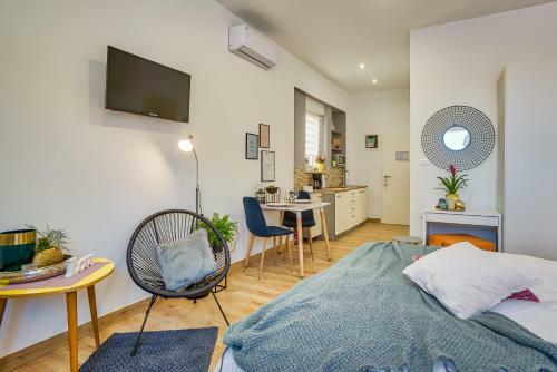 Colosseum Garden Studio Apartments
