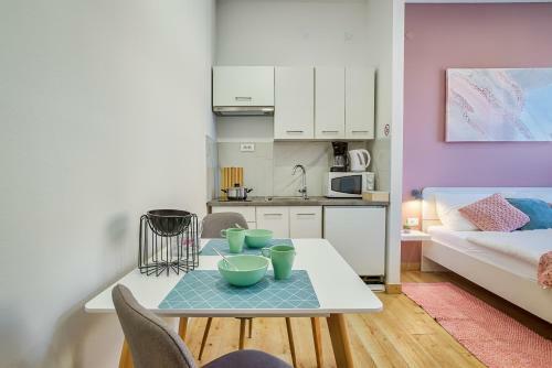 Colosseum Garden Studio Apartments