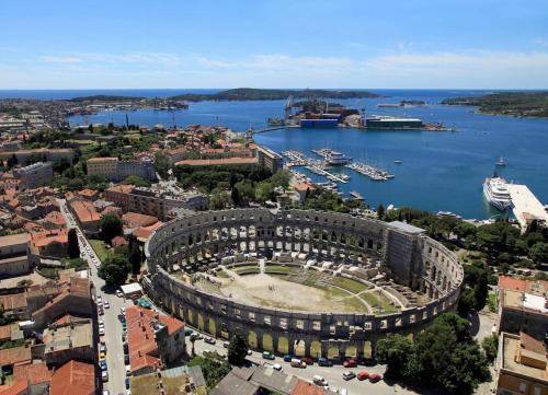 Apartments With Wifi Pula - 14582