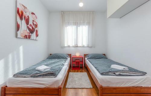 Sea View Apartment - Roberto