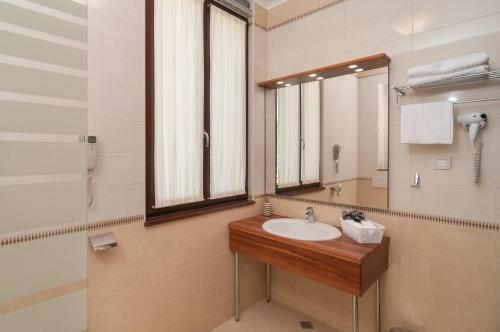 Hostal Luxury Rooms Near The Beach1