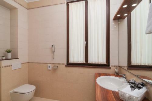 Hostal Luxury Rooms Near The Beach1