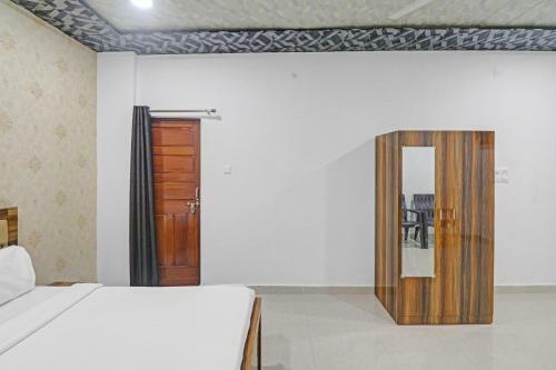 Collection O 84083 Hotel Paras Palace