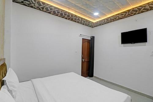 Collection O 84083 Hotel Paras Palace