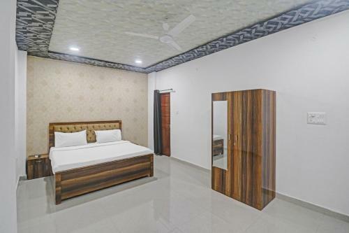 Collection O 84083 Hotel Paras Palace
