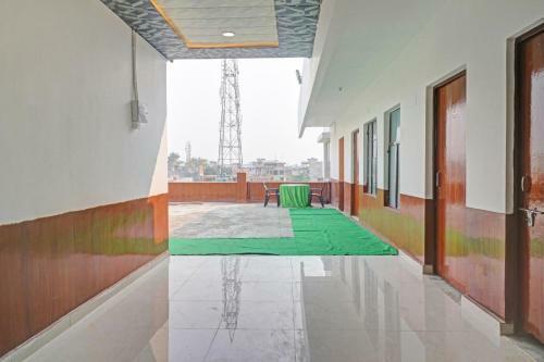 Collection O 84083 Hotel Paras Palace