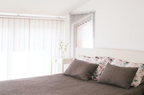 Acacia Hills Apartments, Sea View