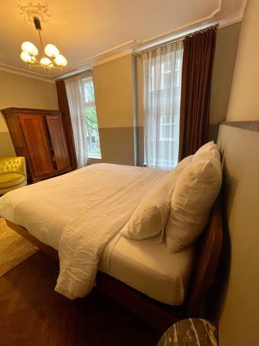 Hostal Jordaan Canal Rooms