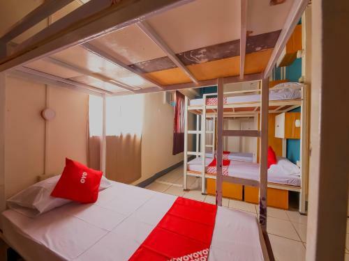 Hotel Vaccinated Staff - Oyo 809 Crowne One Condo