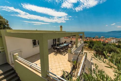 Villa Ozzi With 9 Bedrooms & Private Pool