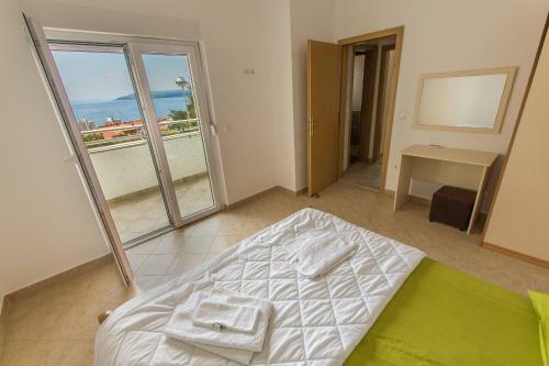 Villa Ozzi With 9 Bedrooms & Private Pool