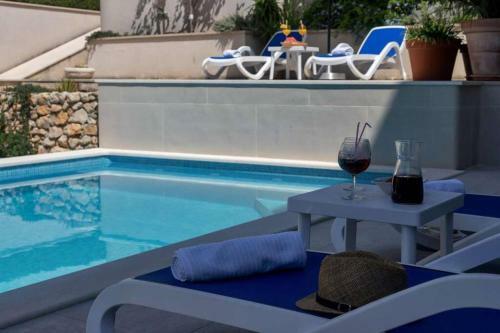 Apartment Flores Dalmatiae With Private Pool
