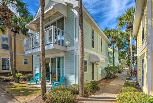 Sunny Beach Cottage With Shared Pool - Walk To Coast