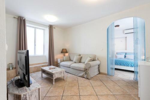 1 Bedroom Apartment In Nice Port