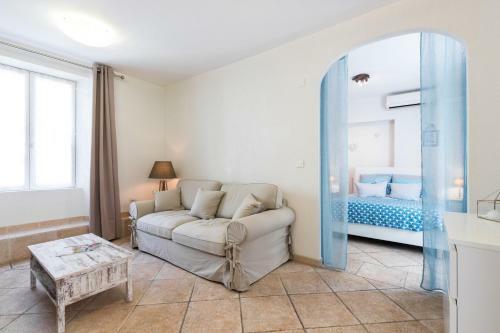 1 Bedroom Apartment In Nice Port