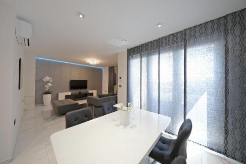 Apartamentos Luxury Majpruz Suites