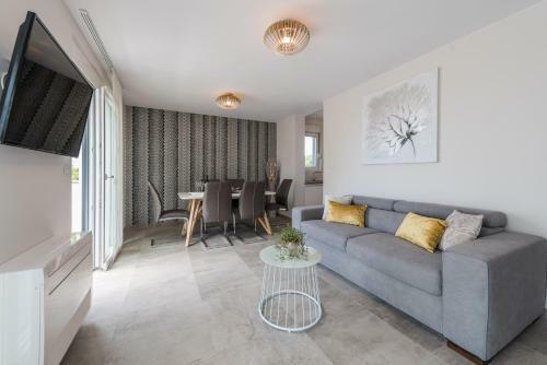 Apartamentos Villa Franica