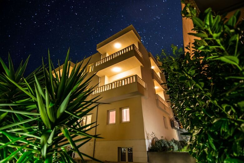 Apartamentos Villa Lelas