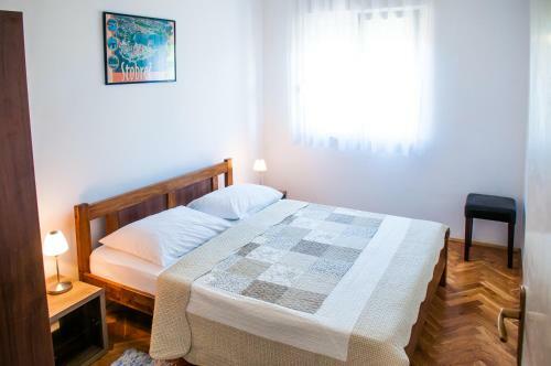 Hostal Rooms Raji?
