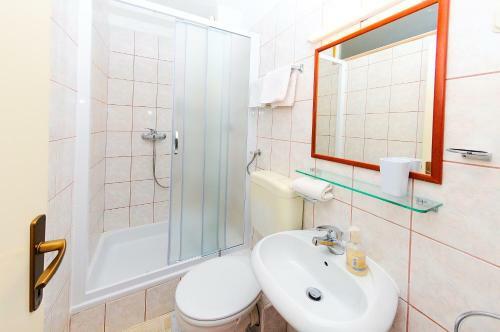 Hostal Rooms Raji?