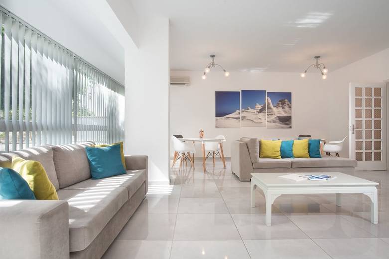 Milos Hotel