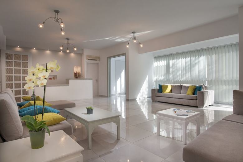 Milos Hotel