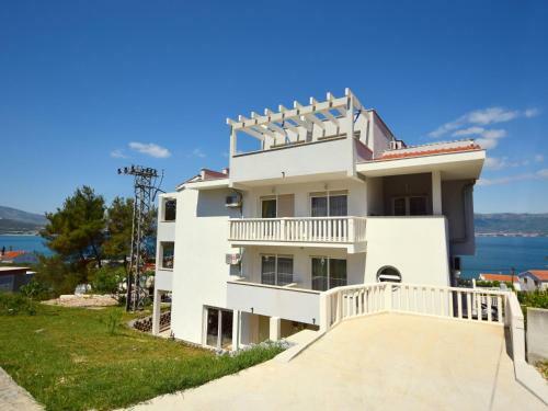Apartment Slatine 8