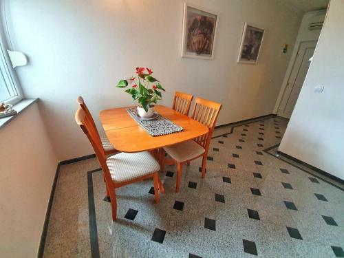 Apartments With A Parking Space Makarska - 18367