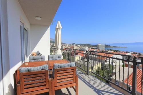 Apartments With A Parking Space Makarska - 18332