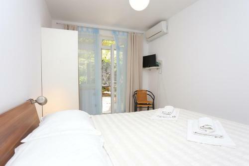 Apartments With A Parking Space Makarska - 18332