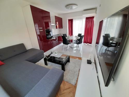 Hostal Guesthouse Maestral