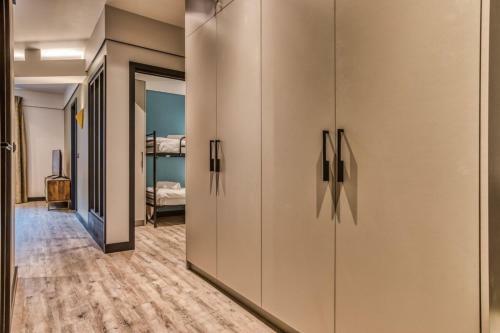 Majestic Broadway- 4 Star Apartment