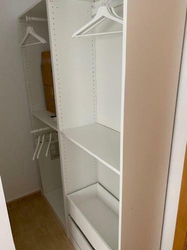 Single Room In My Apartment At The Beach