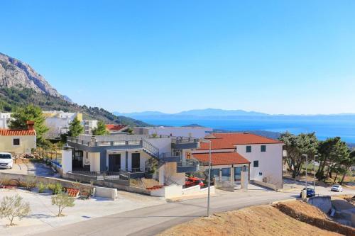 Apartments With A Parking Space Makarska - 18145