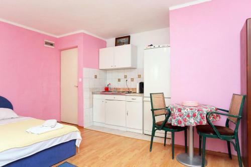 Apartments With A Parking Space Makarska - 18145