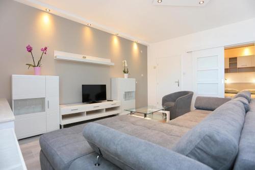 Apartments With A Parking Space Makarska - 18213