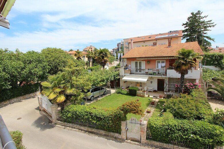 Apartments Godena