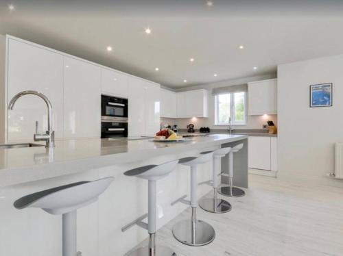 Villa Priory House; Sleeps 6-20