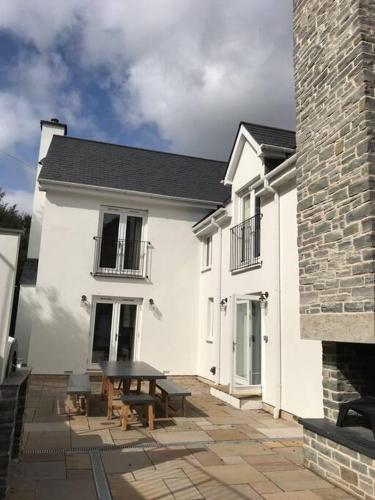 Villa Priory House; Sleeps 6-20