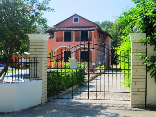 Varvara Studios & Apartments II