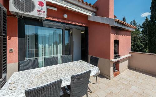 Apartamentos House Mitic