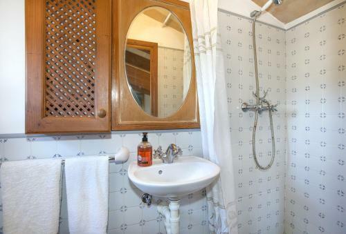 Owl Booking Villa Rocases - Rustic Stay