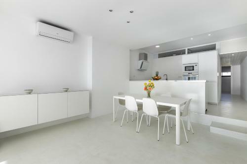 Beachfront Apartment In Alcudia Beach Cb 3