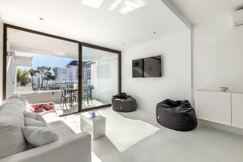 Beachfront Apartment In Alcudia Beach Cb 3