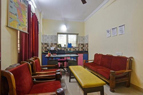 Hotel Oyo 85942 Akroids Holidays