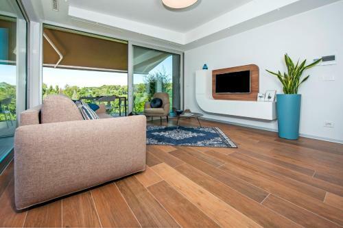 The Q - Superior Apartment