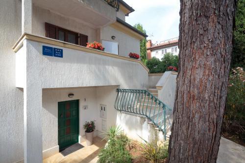 Apartman Number 9